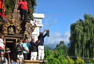 नेपालका राष्ट्रपति रामचन्द्र पौडेलले यहि अगष्ट ४ तारिख आइतबार जावलाखेलमा रातो मच्छिन्द्रनाथको भोटो जात्रा अवलोकन गर्नुहुदै  । फोटो साभार - सामाजिक सञ्जाल 